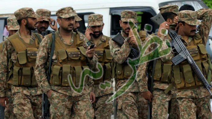 Pakistan army distribute Rashan. Nazaria.pk'